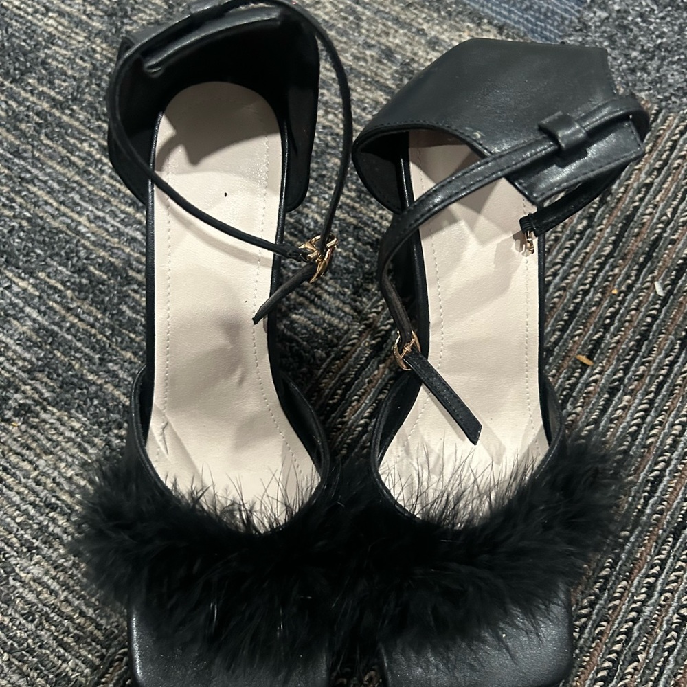 NWOB Elegant Black Women's Heels with Fur Detail (Women’s size 8)